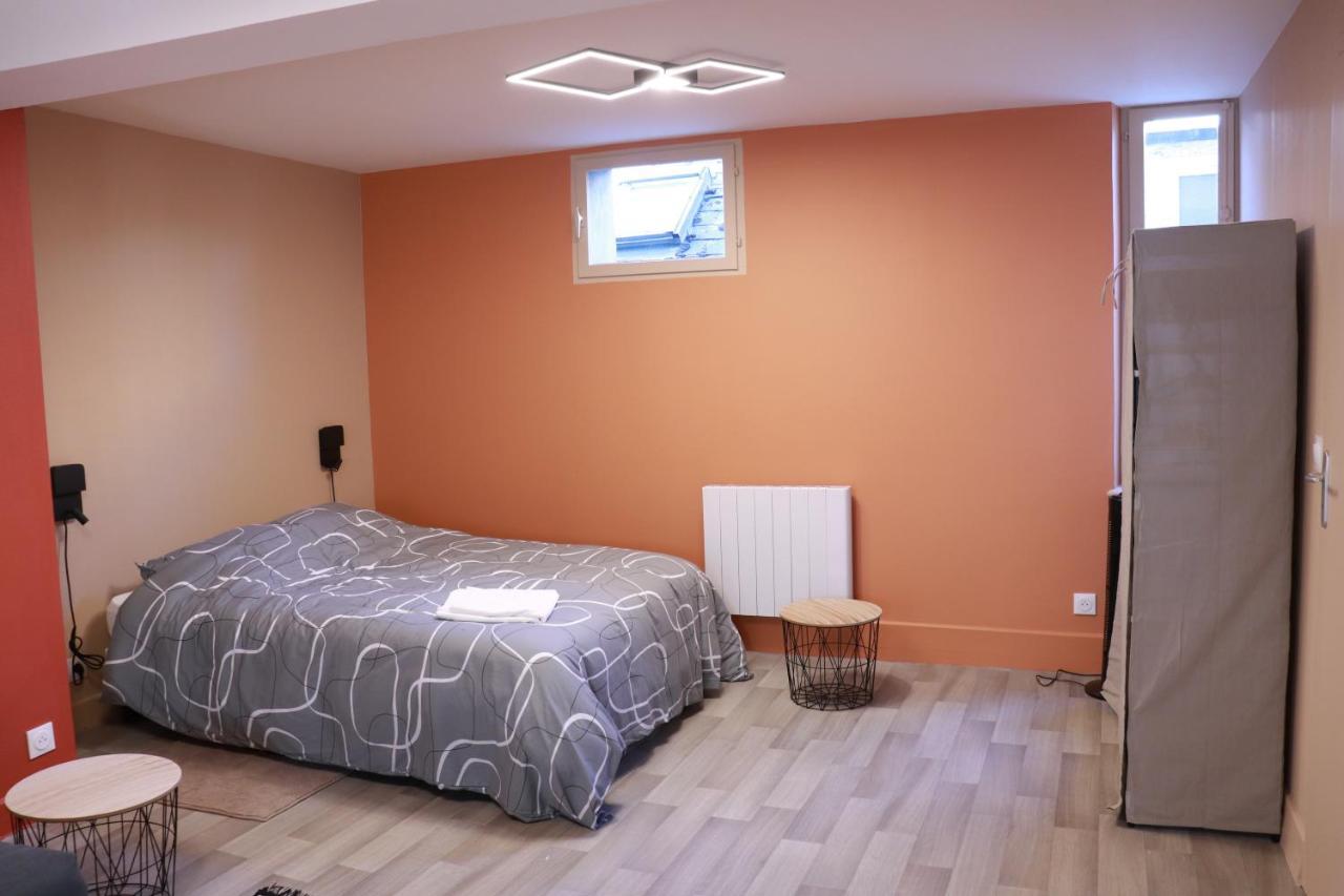 Sejour Tout Confort En Plein Coeur De Nevers, Studios Galet-Carbone Ou Terra Cotta Bagian luar foto